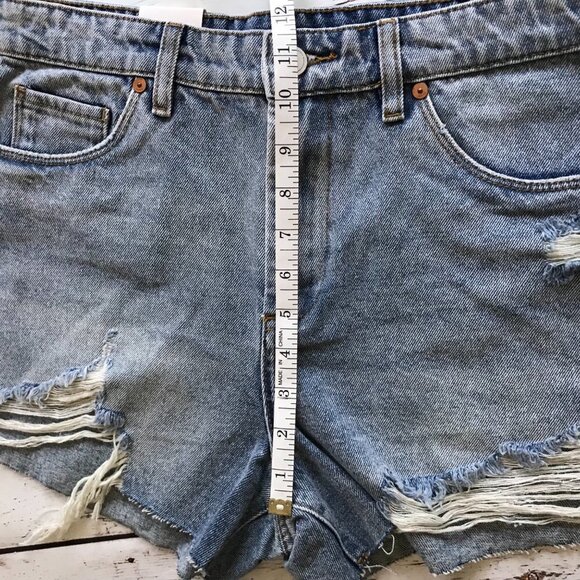 BlankNYC "The Barrow" High Rise Distressed Shorts Size 29 - Picture 13 of 14